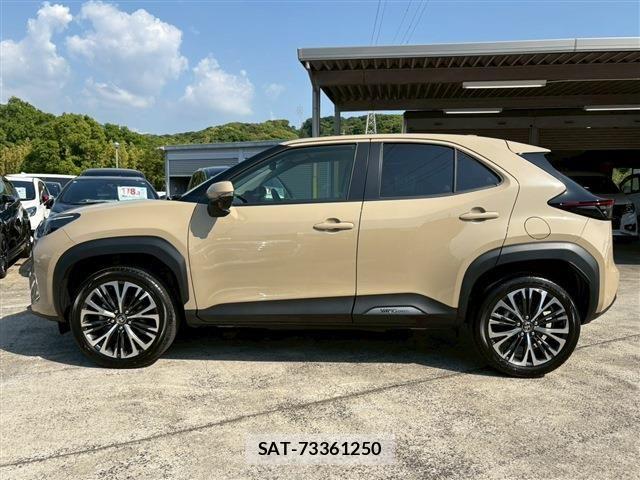 Toyota YARIS CROSS 2025-10 6916079-11