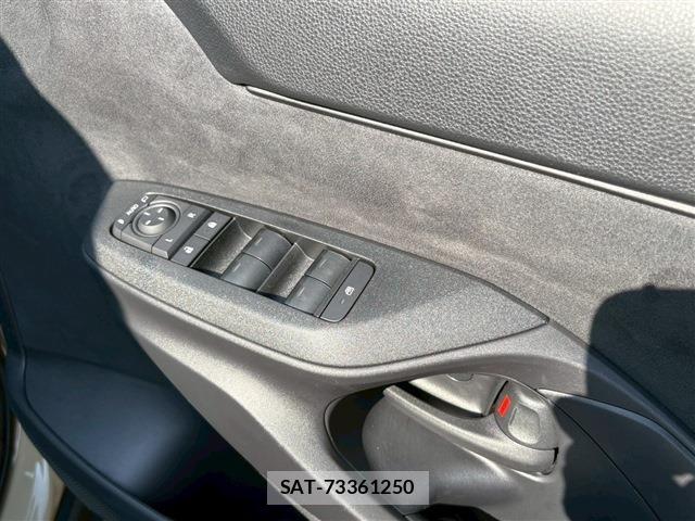 Toyota YARIS CROSS 2025-10 6916079-18