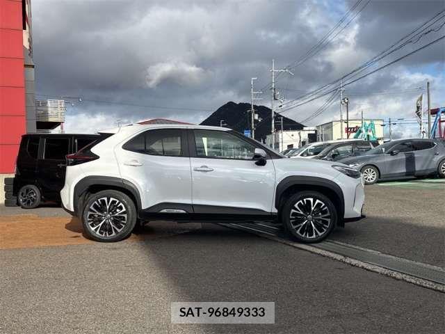 Toyota YARIS CROSS 2025-04 6916063-11
