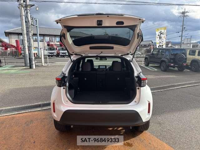 Toyota YARIS CROSS 2025-04 6916063-15