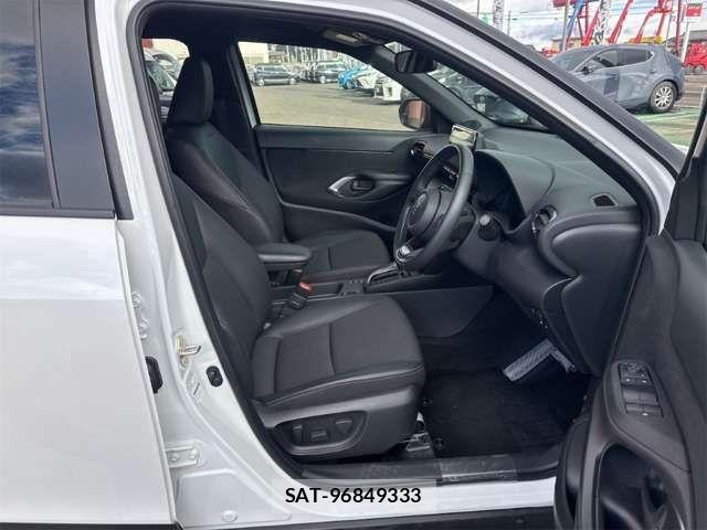 Toyota YARIS CROSS 2025-04 6916063-19