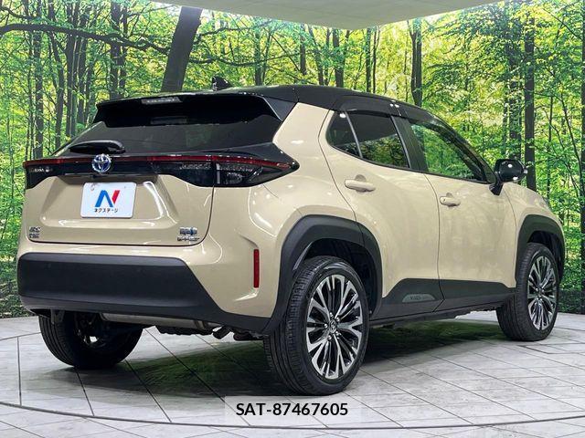 Toyota YARIS CROSS 2023-12 6999348-17