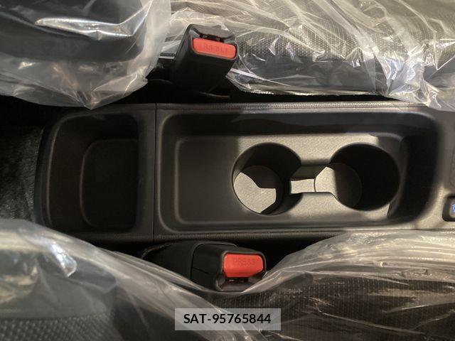 Toyota YARIS CROSS 2021-10 7061558-25