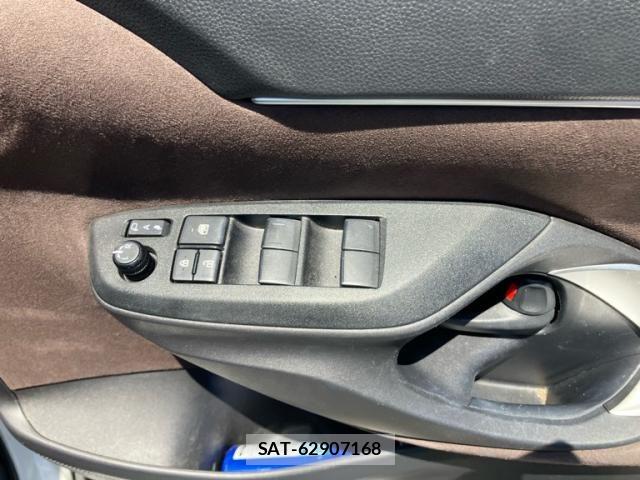 Toyota YARIS CROSS 2023-06 7227775-16