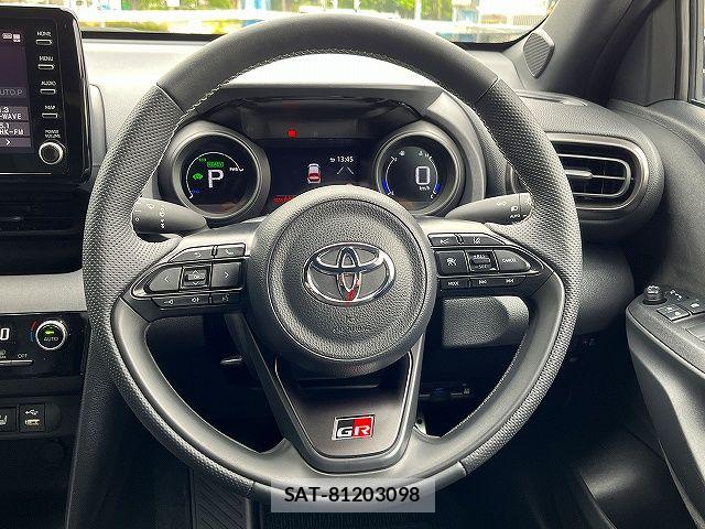 Toyota YARIS CROSS 2023-03 7227776-13