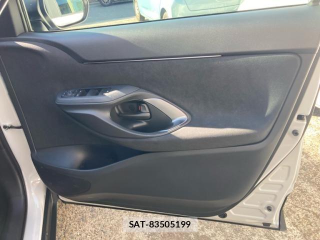 Toyota YARIS CROSS 2025-05 7227795-13