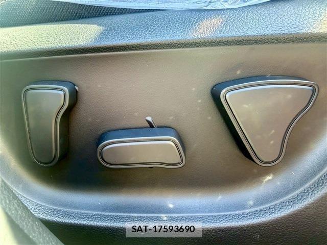 Toyota YARIS CROSS 2026-02 7227804-19