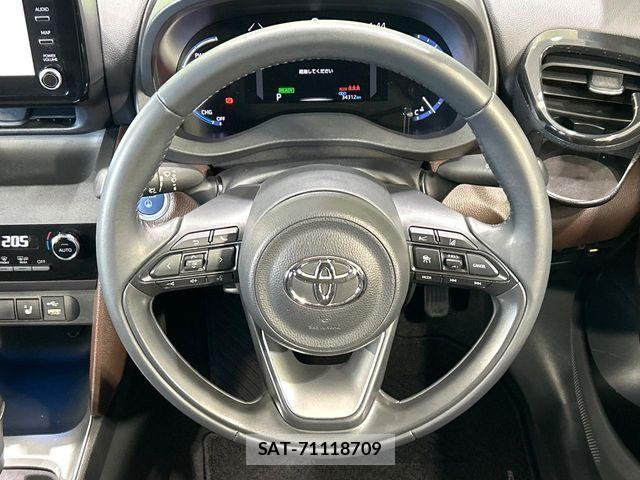 Toyota YARIS CROSS 2020-11 7227744-11