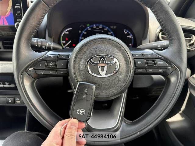 Toyota YARIS CROSS 2023-05 7227774-22