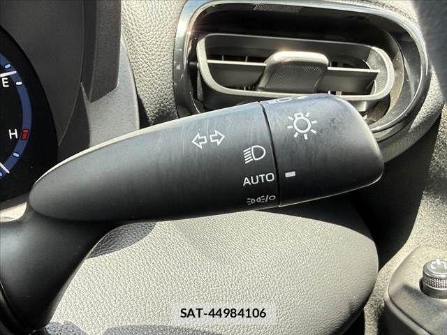 Toyota YARIS CROSS 2023-05 7227774-24