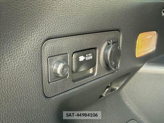 Toyota YARIS CROSS 2023-05 7227774-29