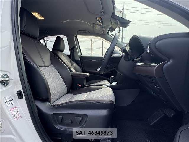 Toyota YARIS CROSS 2021-08 7227754-15