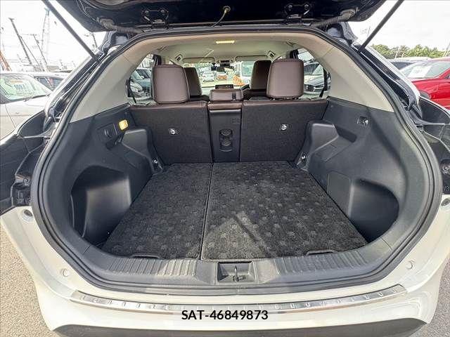 Toyota YARIS CROSS 2021-08 7227754-18