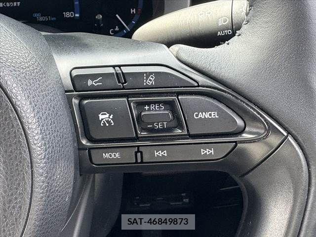 Toyota YARIS CROSS 2021-08 7227754-24