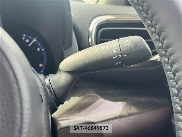Toyota YARIS CROSS 2021-08 7227754-27