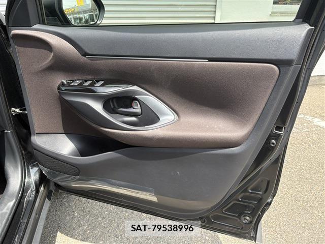Toyota YARIS CROSS 2021-03 7227748-28