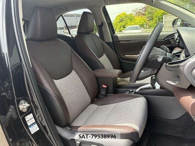 Toyota YARIS CROSS 2021-03 7227748-29