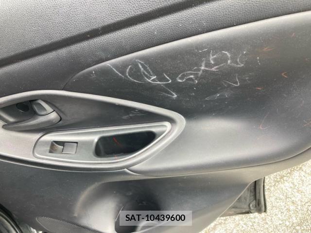 Toyota YARIS CROSS 2021-03 7227752-28