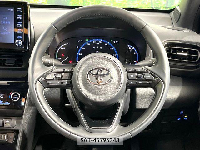 Toyota YARIS CROSS 2023-06 7227772-11