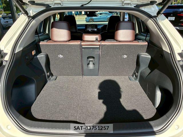 Toyota YARIS CROSS 2020-12 7227743-17