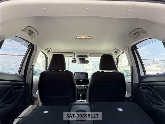 Toyota YARIS CROSS 2022-03 7252996-17