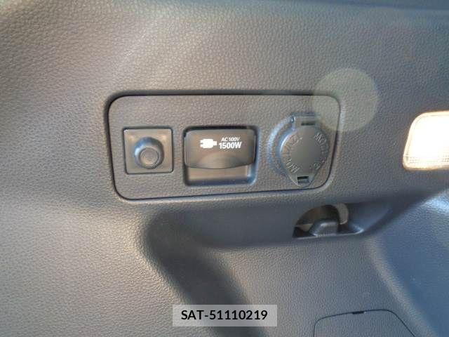 Toyota YARIS CROSS 2021-11 7252991-13