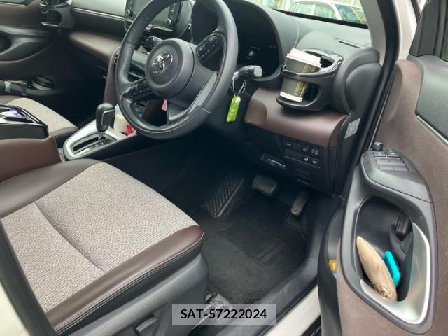 Toyota YARIS CROSS 2021-08 7331534-11