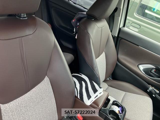 Toyota YARIS CROSS 2021-08 7331534-13