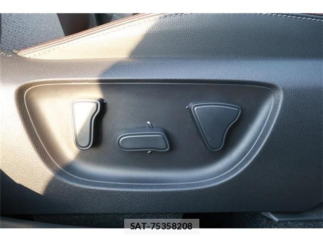 Toyota YARIS CROSS 2021-08 7331488-28
