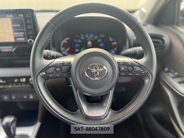 Toyota YARIS CROSS 2021-05 7331524-13
