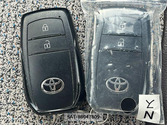 Toyota YARIS CROSS 2021-05 7331524-23