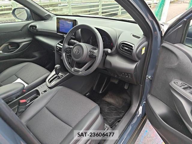 Toyota YARIS CROSS 2025-02 7360686-12