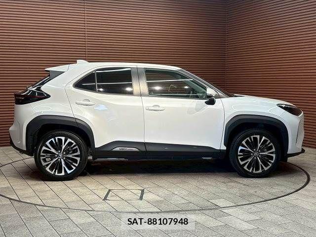 Toyota YARIS CROSS 2023-09 7360693-17