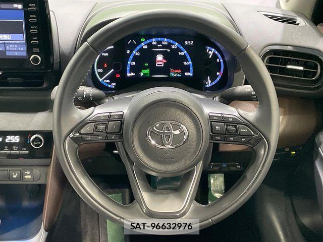 Toyota YARIS CROSS 2021-07 7360700-11