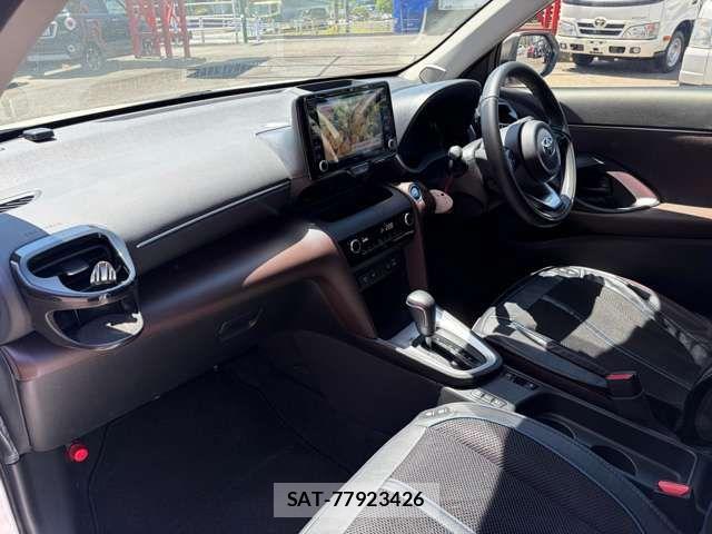 Toyota YARIS CROSS 2022-07 7395076-12