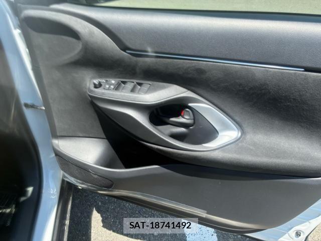 Toyota YARIS CROSS 2023-11 7459178-17