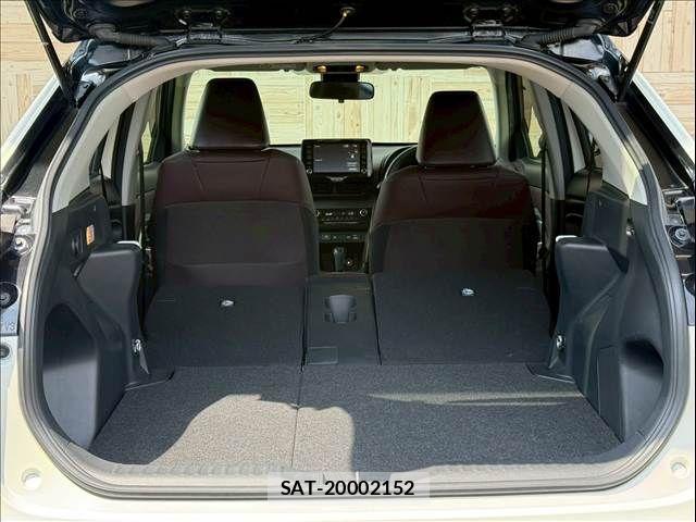 Toyota YARIS CROSS 2020-11 7504143-17