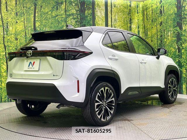 Toyota YARIS CROSS 2025-02 7504121-16