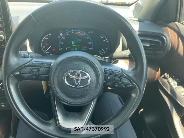 Toyota YARIS CROSS 2021-08 7621667-12
