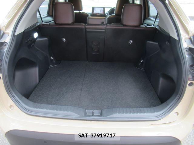 Toyota YARIS CROSS 2021-10 7621655-10