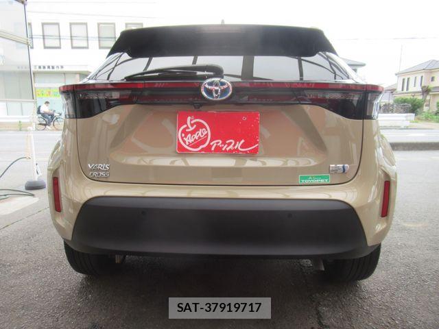 Toyota YARIS CROSS 2021-10 7621655-13