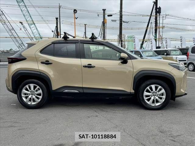 Toyota YARIS CROSS 2022-03 7621658-11