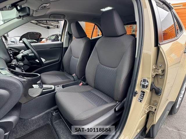 Toyota YARIS CROSS 2022-03 7621658-16