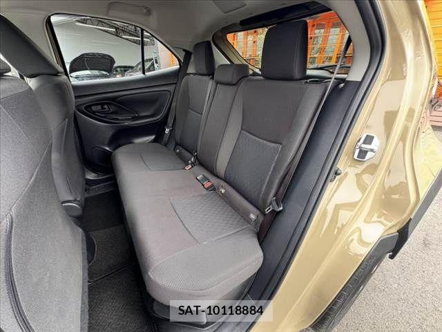 Toyota YARIS CROSS 2022-03 7621658-17