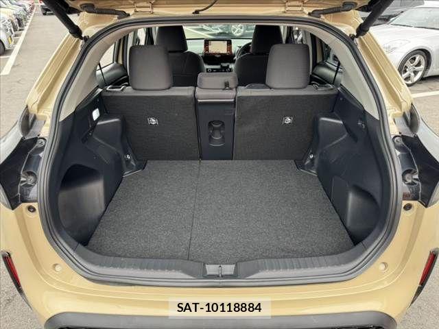 Toyota YARIS CROSS 2022-03 7621658-18
