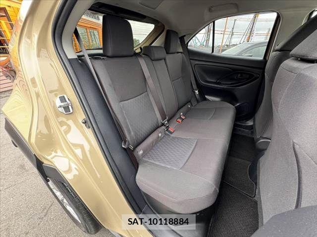 Toyota YARIS CROSS 2022-03 7621658-19