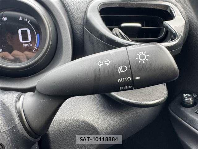 Toyota YARIS CROSS 2022-03 7621658-29