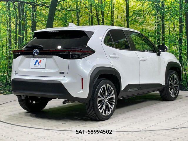 Toyota YARIS CROSS 2022-12 7621638-16