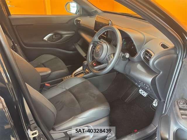 Toyota YARIS CROSS 2025-03 7621615-17