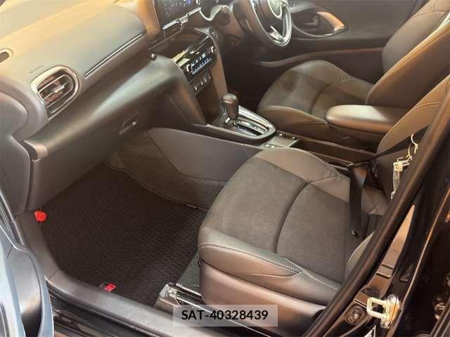 Toyota YARIS CROSS 2025-03 7621615-18